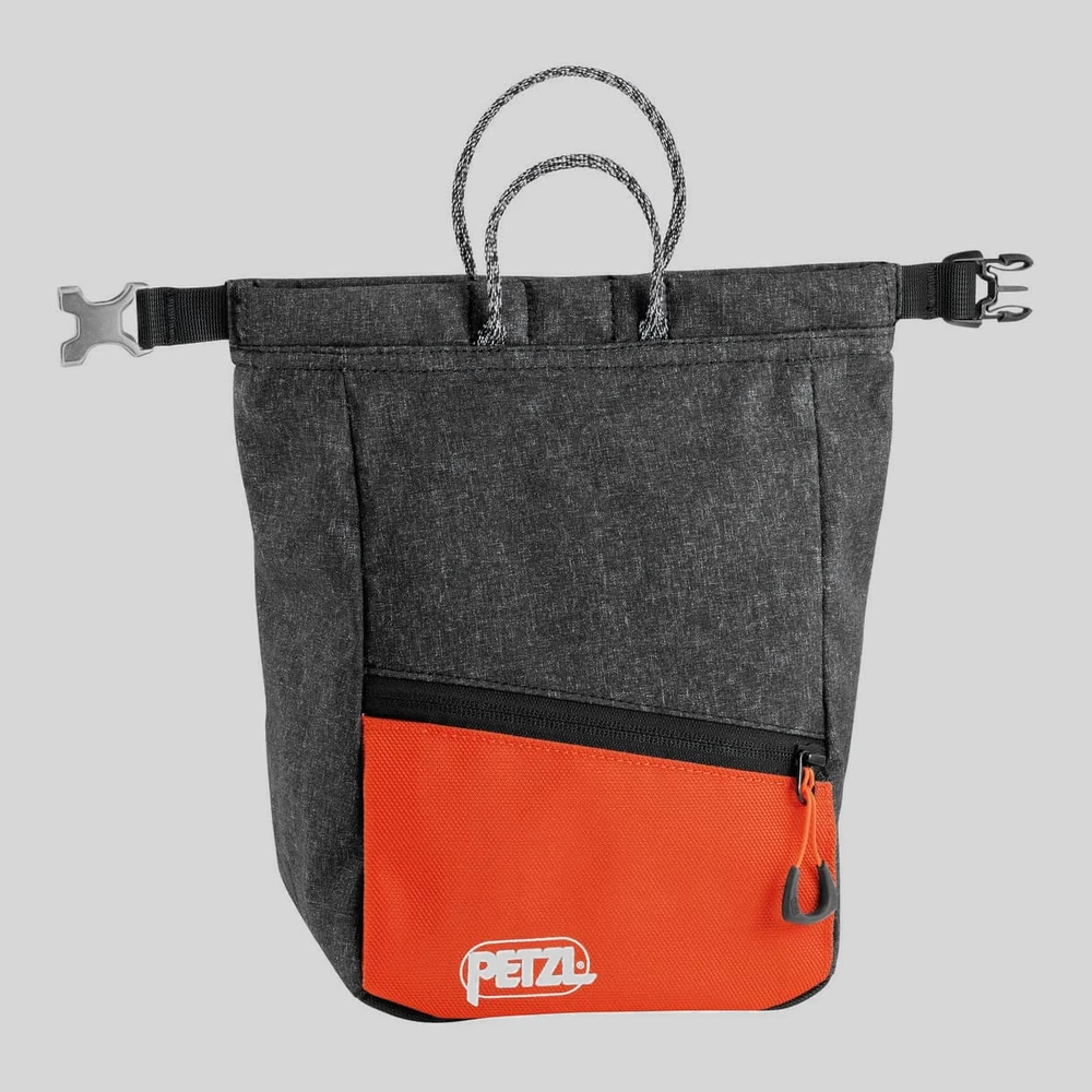 Magnesio y bolsas: Petzl Sakab portamagnesite